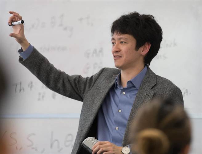 李光耀次子李显扬的长子李绳武，日前已获得全球知名的2023斯隆研究奖。（摘自李显扬脸书）