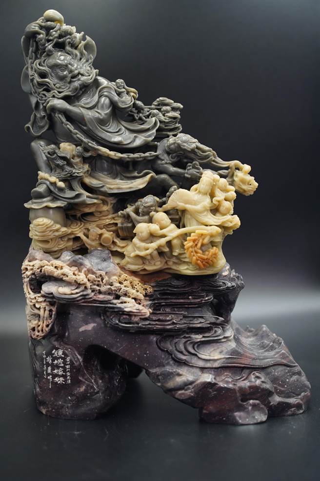 新竹執行分署將於3月7日舉辦紅富海案第5波拍賣會，包括多個青田石雕件。（新竹執行分署提供／謝明俊苗栗傳真）