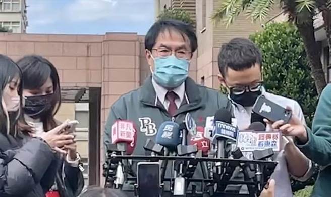 台南今天出席行政院会呼吁行政院提高台南租金补贴与购屋利息优惠，也为南部通勤族争取交通平权。(台南市政府提供／曹婷婷台南传真)