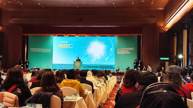 为响应2月21日的世界母语日，原民会今天办理原住民族语言復振颁奖典礼。（林良齐摄）