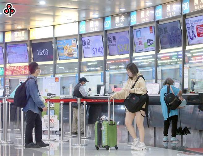 公路总局鼓励民眾在连续假期间多搭乘客运。（本报资料照）
