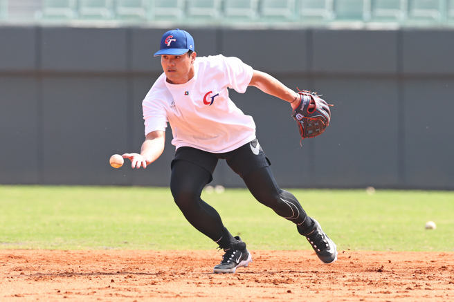 旅美好手張育成17日在比賽後段替補上陣。（中職提供）