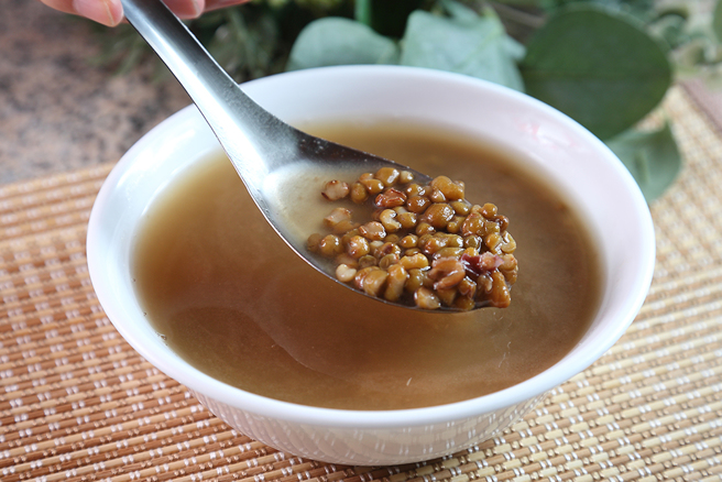 「鍾家高雄綠豆湯大王」綠豆湯。(攝影/Carter)