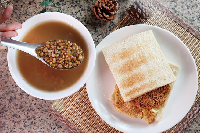 肉鬆蛋吐司也受到許多客人喜愛。(攝影/Carter)