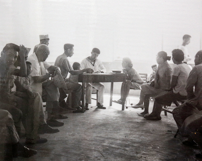 傳承自先祖清朝宮廷御醫徐麟書，第五代徐正信在左營海軍服軍役期間，免費為眷村民眾義診，成為在地美談。(翻拍/Carter)