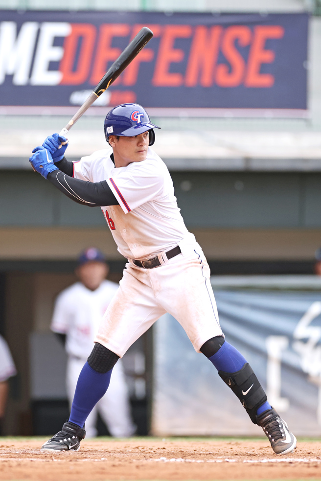 旅美好手张育成17日在热身赛替补上阵敲出2支安打。（中职提供）