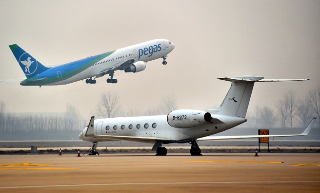 又发现机场空域有不明气球，河北石家庄正定国际机场延迟起降。（图／新华社）