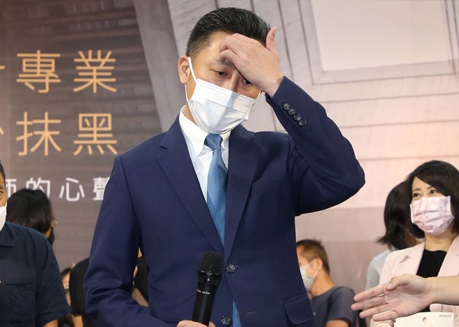 新竹市前市长林智坚去年爆出论文抄袭案，间接导致民进党在去年的九合一选举中大败，林智坚本人14日在脸书上首发声道歉，同时也撤回针对台湾大学学位的诉愿。（中时资料照／赵双杰摄）