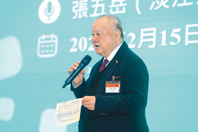 三三会理事长林伯丰15日表示，企业家与政治家不同，依照每个人的优点来创造未来，才是最重要的。（张铠乙摄）
