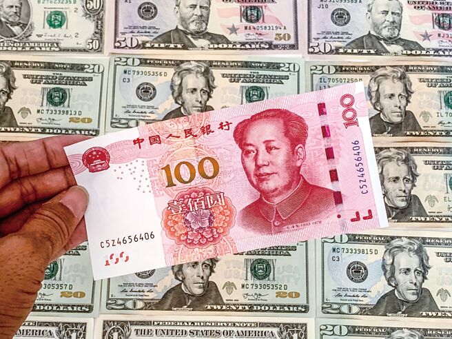大陆要求便利各类跨境贸易投资使用人民币计价结算，鼓励开展境外人民币贷款，支持大宗商品人民币计价结算等措施。（中新社）