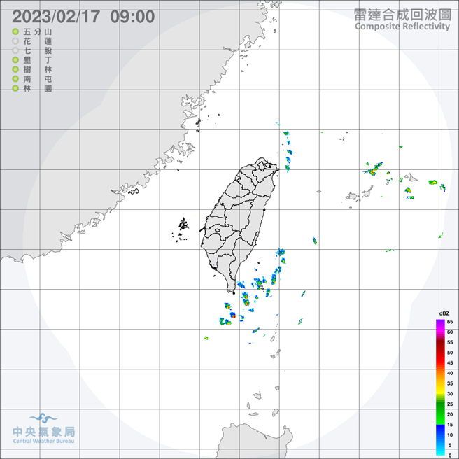 中央气象局预报指出，今天（17日）冷气团减弱，不过早晚仍偏冷，清晨中部以北及东北部低温普遍只有12到15度，南部及花东则约16、17度，其中新竹、苗栗、花莲、臺东局部地区有10度以下低温发生，金门甚至出现６度左右的低温，白天高温部分，由于大环境风场转为偏东到东南风，白天回温的情况比昨天更明显，除了竹苗及中部沿海高温在19度左右外，其他各地高温都可以来到22至25度，高屏更有机会来到26、27度，普遍都较为舒适温暖。（翻摄自中央气象局／林良齐台北传真）