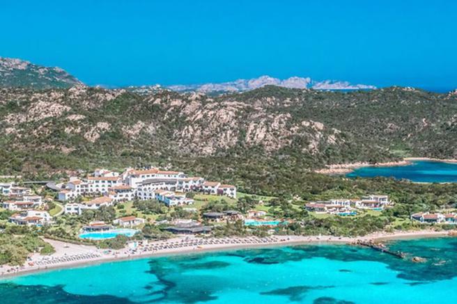 Hotel Romazzino将于2024年以 Belmond酒店面貌开业，迎向撒丁岛原始海滩酒店的辉煌新时代。　图：Petrie PR／提供 