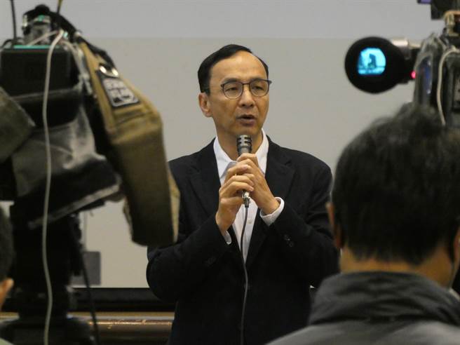 国民党内有意角逐2024总统大选者眾，党主席朱立伦将专心扮演造王者态势逐渐明朗。朱今受访表示，从头到尾都是坚定的想法，党必须要大家无私无我，共同像星云大师所讲的「有党无我」，大家放下自我，共同为整个大局来努力。（周志豪摄）