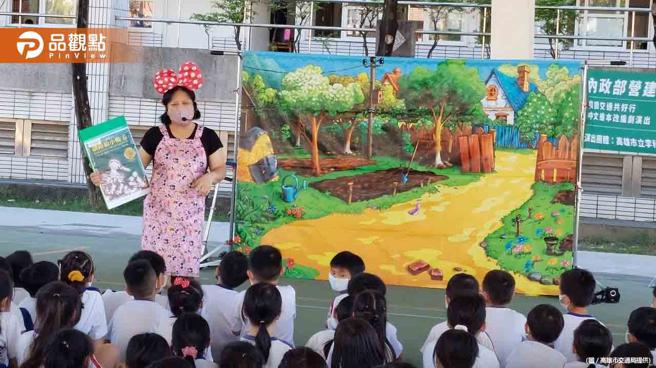 高雄推动「阅读交通共好行」计画  行动书车深入校园巡迴