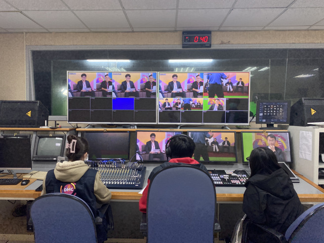 大传系学子透过节目实作，传递给社会大眾正确的媒体识读能力，更展现大传系学子的专业实力。(照片/义守大学提供)