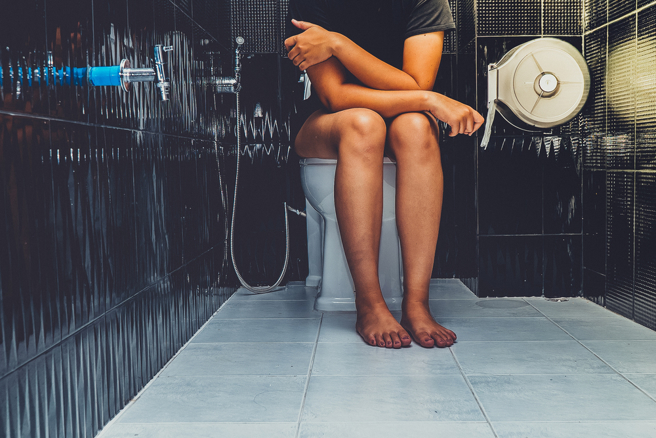 要怎么样才能在早上大便，引起网友讨论。（图／shutterstock）