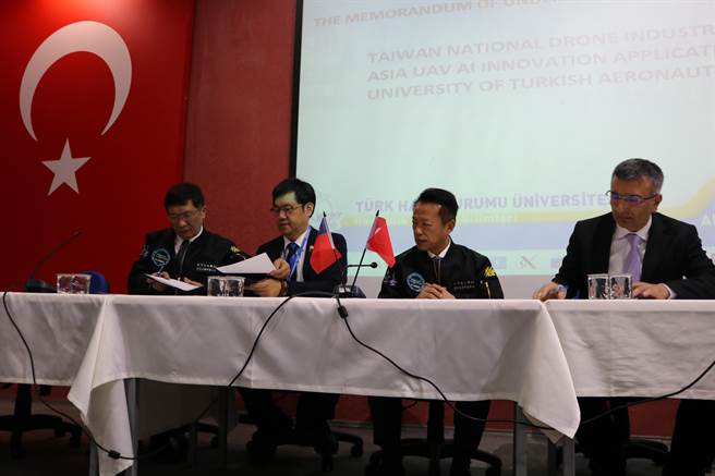 亞洲無人機AI創新應用研發中心在嘉義縣長翁章梁見證下，再與土耳其安卡拉航空科技大學簽署MOU。（嘉義縣政府提供∕呂妍庭嘉義傳真）