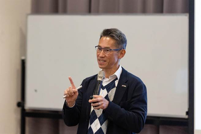 清华大学校长高为元在当校长前也曾创业当老板，他以创业家的身分，到清大创业车库「9又4分之3创业沙龙」分享过去的创业点滴。（清大提供／王惠慧新竹传真）