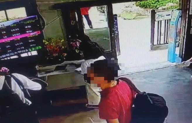 卢姓车手变装往北逃，仍被警方逮捕。（警方提供）