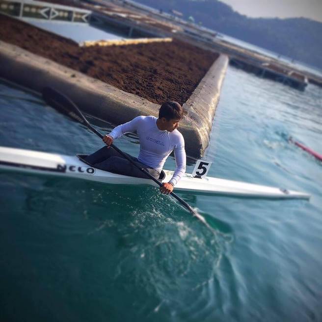 陳俞安曾於2018年榮獲亞運金牌，被稱為「龍舟天菜」。（翻攝當事人臉書）