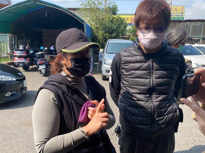 陳俞安的家屬今前往殯儀館。（蔡明亘攝）