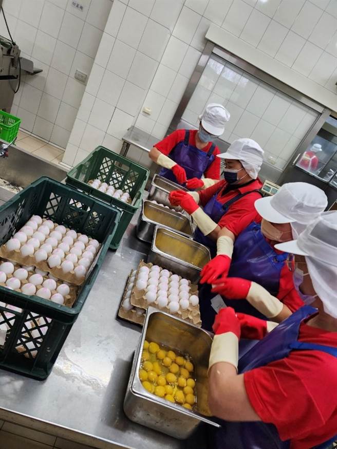 崙雅国小中央厨房供餐。（彰化县政府提供／吴敏菁彰化传真）