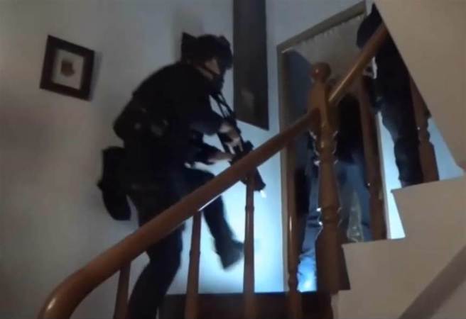 警方攻坚破获李嫌据点。（警方提供） 