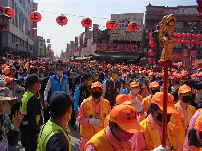白沙屯妈祖进香团逾11万人随香创歷史纪录，信眾挤满北港朝天宫周边。（张朝欣摄）