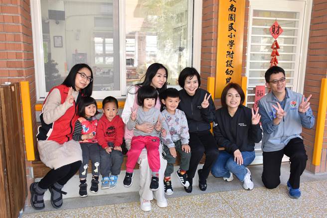 苗栗县大湖乡大南国小位处偏乡，全校共有24名学生，包括4名幼儿园学童。（谢明俊摄）