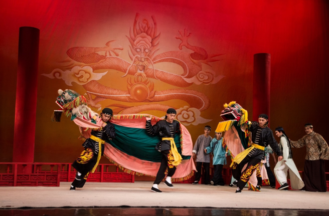 课程安排欣赏臺湾客家狮表演与体验锣鼓喧天。(戴志扬翻摄)