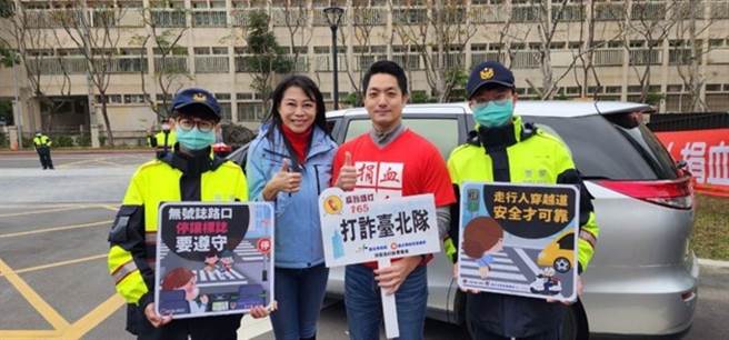 台北市長蔣萬安市長、市議員闕枚莎議員與內湖波麗士一同犯罪預防宣導。（翻攝照片／林郁平台北傳真）