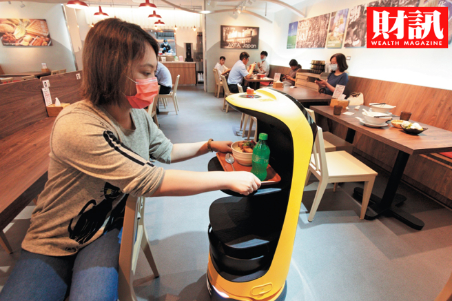 生成式AI並非新技術，ChatGPT-3卻一夕暴紅，開放兩個月即湧入上億個用戶。史上用戶成長速度最快的消費級應用程式，如何引發顛覆市場的AI大戰？(圖/財訊提供)

