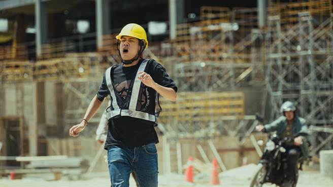 薛仕凌这次在《做工的人 电影版》做足角色功课。（大慕影艺、华映提供）