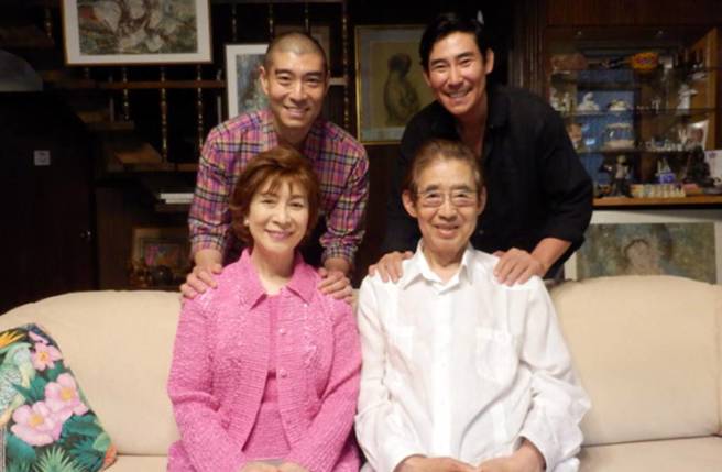 寿美花代一家都是明星。（图／翻摄自朝日新闻）