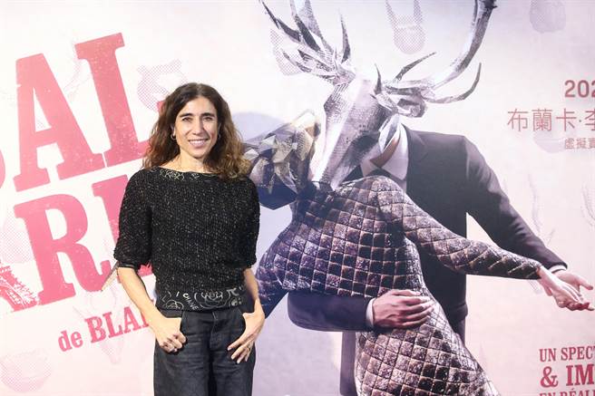 曾獲2021年威尼斯影展最佳VR體驗獎、由編舞家布蘭卡．李編創的作品《巴黎舞會》，明（18日）天起在台演出，帶觀眾原地旅行。（鄧博仁攝）