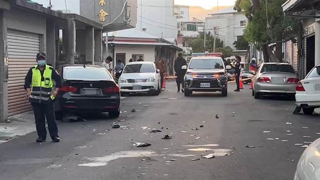 台東警方17日傍晚在查緝毒品案件時，在傳廣路發現可疑車輛，警方與嫌犯以車輛追逐。（讀者提供）