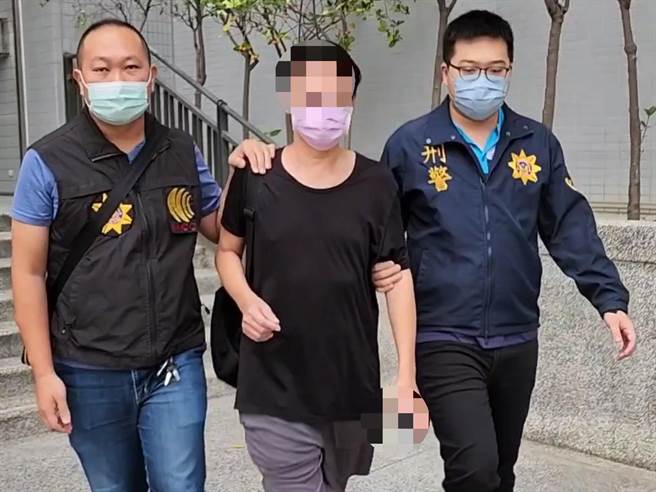 高雄吴姓男子以在网上贩卖低市价5000元iPhone手机手法，骗取60多名被害人下单购买，不法所得达130万元，全案依诈欺罪移送法办。（翻摄照片／崔正纲高雄传真）