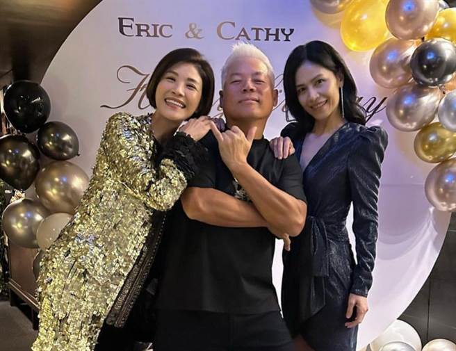 蒋雅淇（左起）日前在宴会上与巫启贤夫妇开心合照。（翻摄蒋雅淇IG）