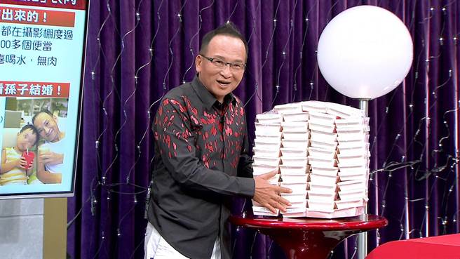 孔锵年轻拚事业，三餐都靠便当维持体力。.（年代提供）