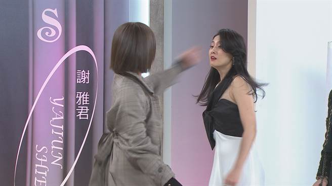 苏晏霈一改小清新角色，出场就是赏对手顏晓筠巴掌。（民视提供）