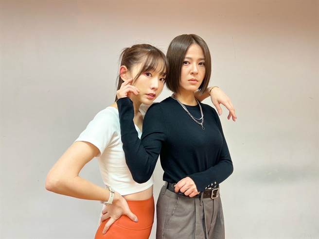 苏晏霈（右）气势凌人，赖芊合只能求饶。（民视提供）