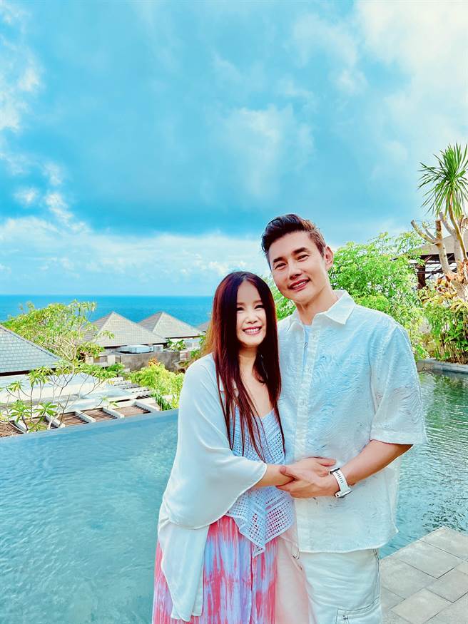 包偉銘、老婆劉依純日前赴峇里島度假，氣氛浪漫。（翰森娛樂提供）