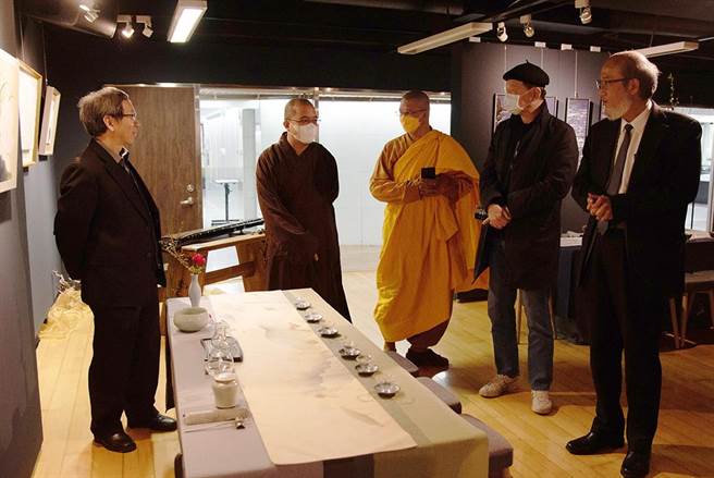 印尼体正佛教大学代表团参观华梵大学新北板桥中心「桥艺术空间」。（华梵大学提供）