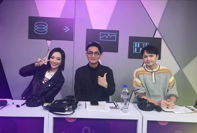 阎奕格（左起）、卓义峯、陈建玮担任总决赛评审。（17直播提供）