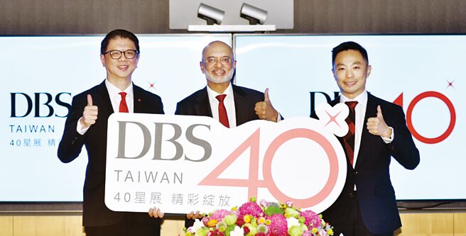 星展集团执行总裁高博德（中）、星展集团策略长林鑫川（左）及星展银行（台湾）总经理黄思翰（右）16日共同出席星展集团营运展望记者会，说明营运规划。图／顏谦隆