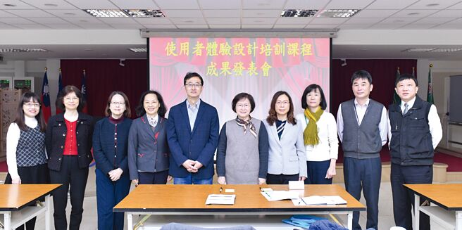 中华邮政2月16日举办「使用者体验设计培训课程成果发表会」，中华邮政主任秘书杨素珠、中华邮政数位发展执行长陈栋梁与各单位长官皆出席聆听发表会。图／王德为