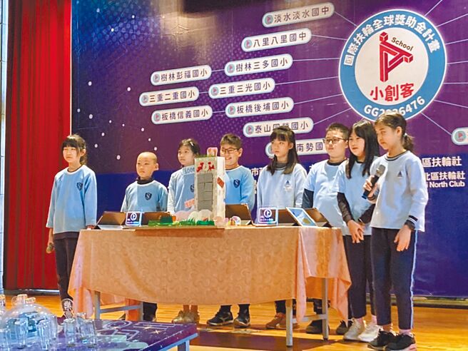 「AI小创客」课程由台北北区扶轮社参与全球奖助金计画，找来新竹汯鉅科技公司携手规画，共有20所国中小学、超过900名师生共同参与。（徐沛琪摄）