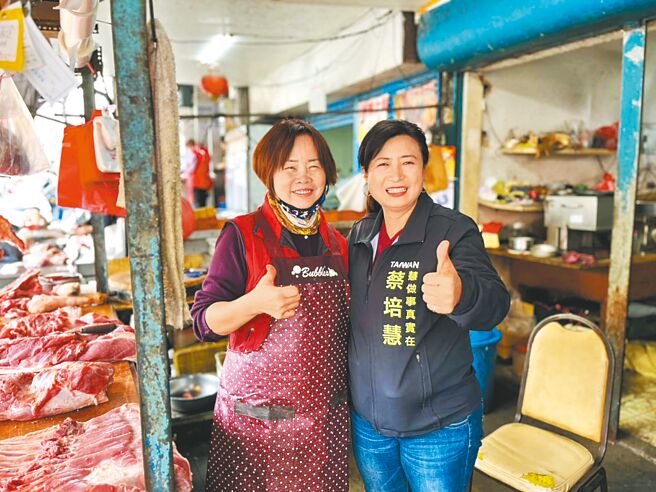 南投县立委补选候选人蔡培慧（右）。（蔡培慧竞总提供／廖志晃南投传真）