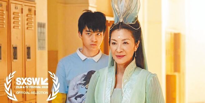 杨紫琼（右）观音娘娘扮相曝光。（摘自geneluenyang IG）