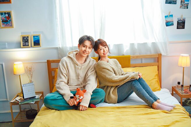 田亚霍（左）与「乐天女孩」雅涵在MV里演情侣。（大鹏传播提供）